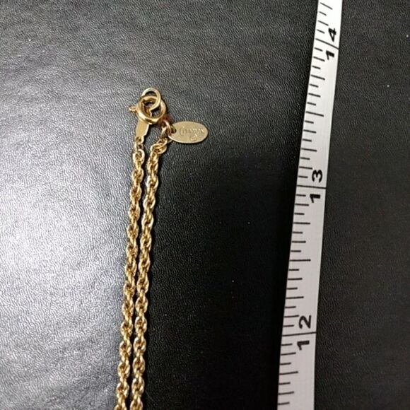 Citation gold tone necklace - Picture 4 of 4